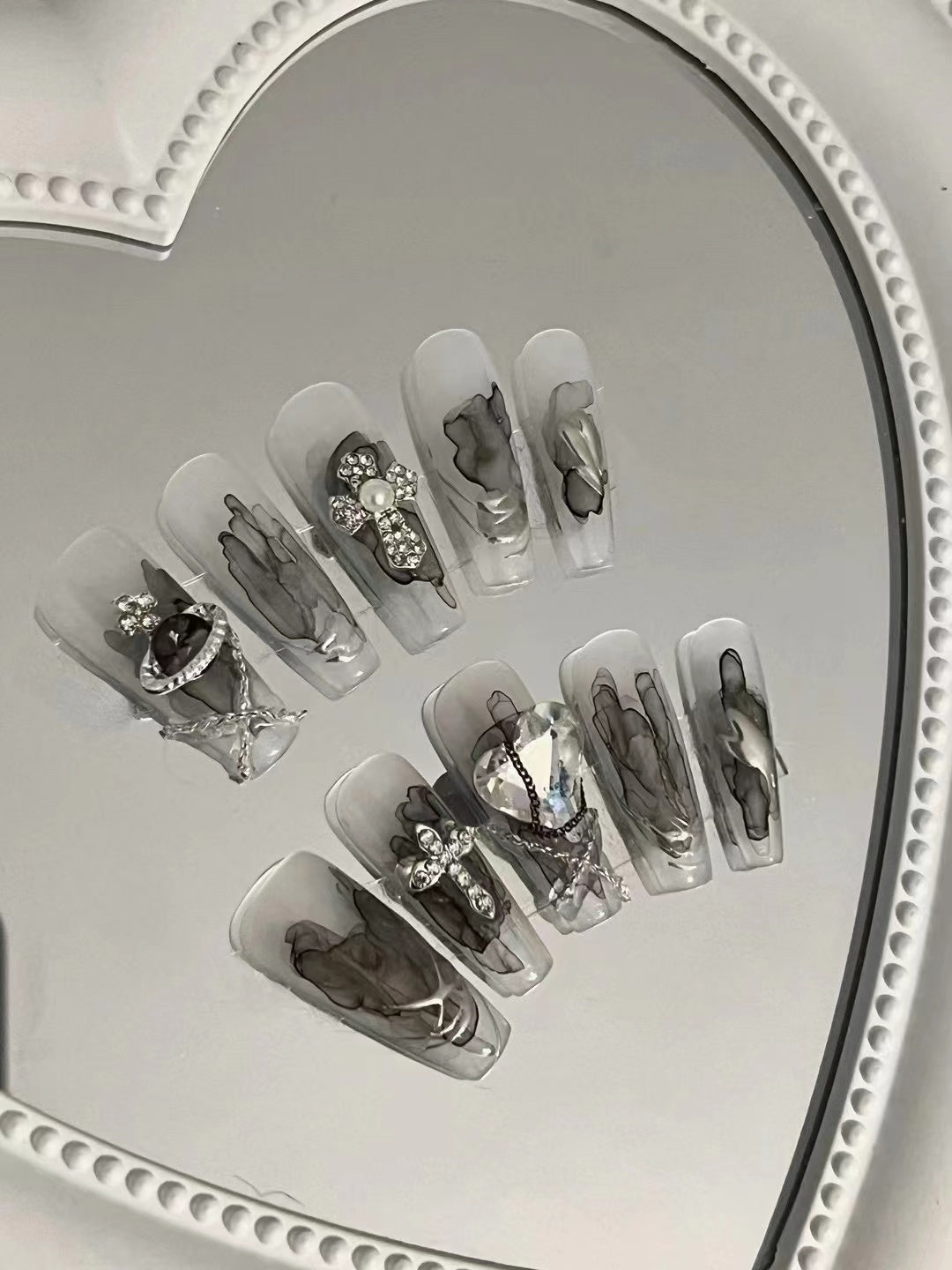 Haute Couture Nails can be privately sent to choose the shape of the nail