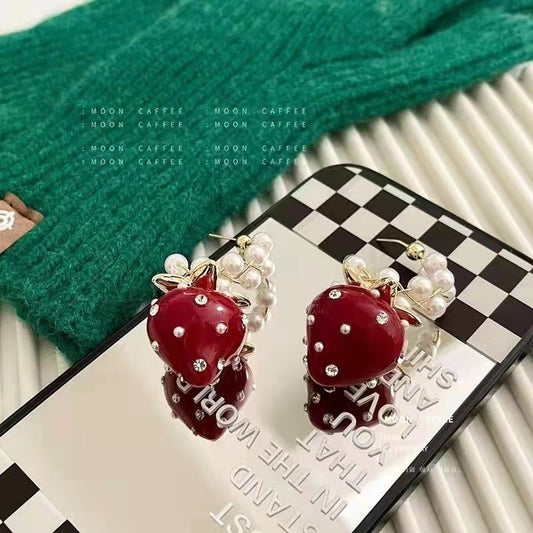 Vintage pearl childlike strawberry necklace