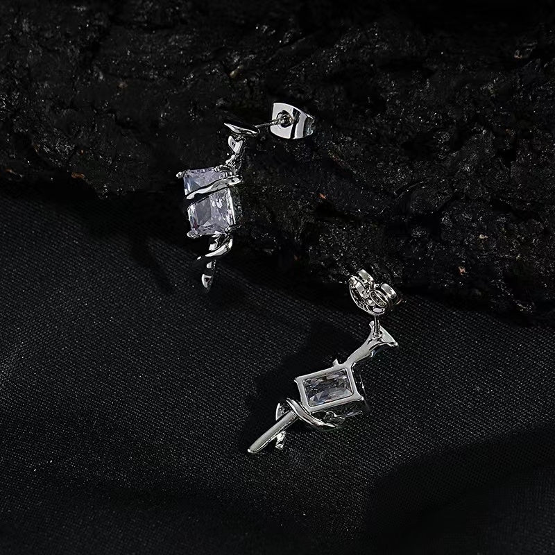 Zirconia earrings female senior sense ins cold wind fashion personality silver earrings popular hundred with sweet cool earrings tide