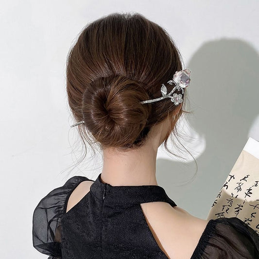 Sweet and cool strawberry design, small number of hairpins, high sense of temperament, retro Chinese coiled hairpin, simple modern hairpin woman
