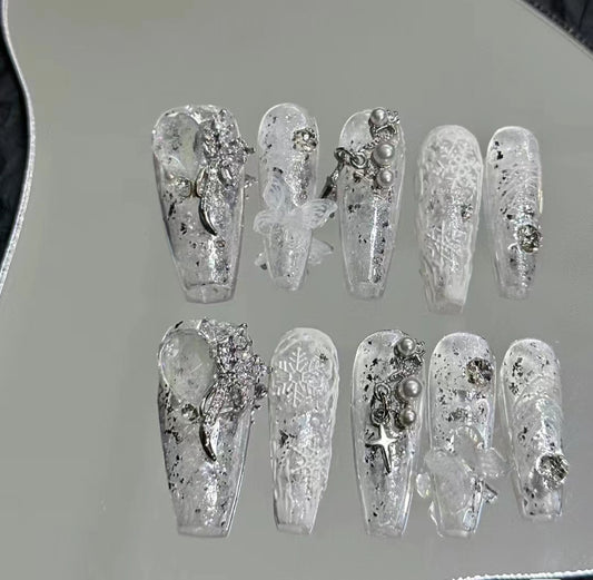 Wearing handmade nails, dancing snowflakes, gradual-gray velvet, flashing butterfly, broken diamond, advanced nail enhancement, long bride