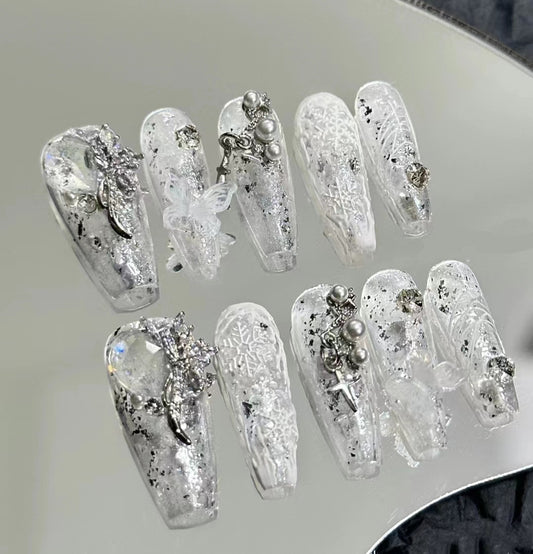 Wearing handmade nails, dancing snowflakes, gradual-gray velvet, flashing butterfly, broken diamond, advanced nail enhancement, long bride