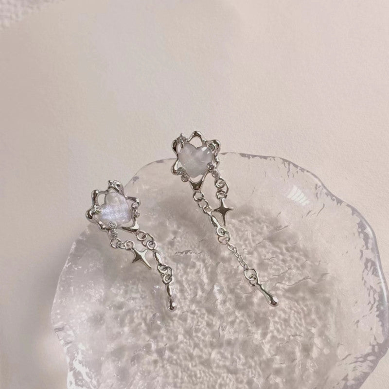 Simple, atmospheric, white zircon, fashionable, light and luxurious earrings, a collection of high-end earrings for women