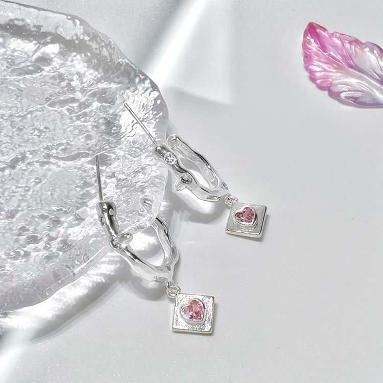 Sweet and cool pink love earrings, small design sense, advanced cold wind, irregular ear rings, new fashion for women in 2022