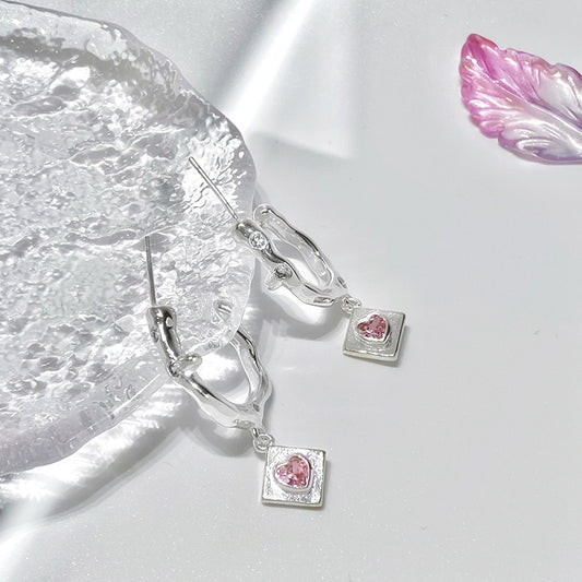 Sweet and cool pink love earrings, small design sense, advanced cold wind, irregular ear rings, new fashion for women in 2022